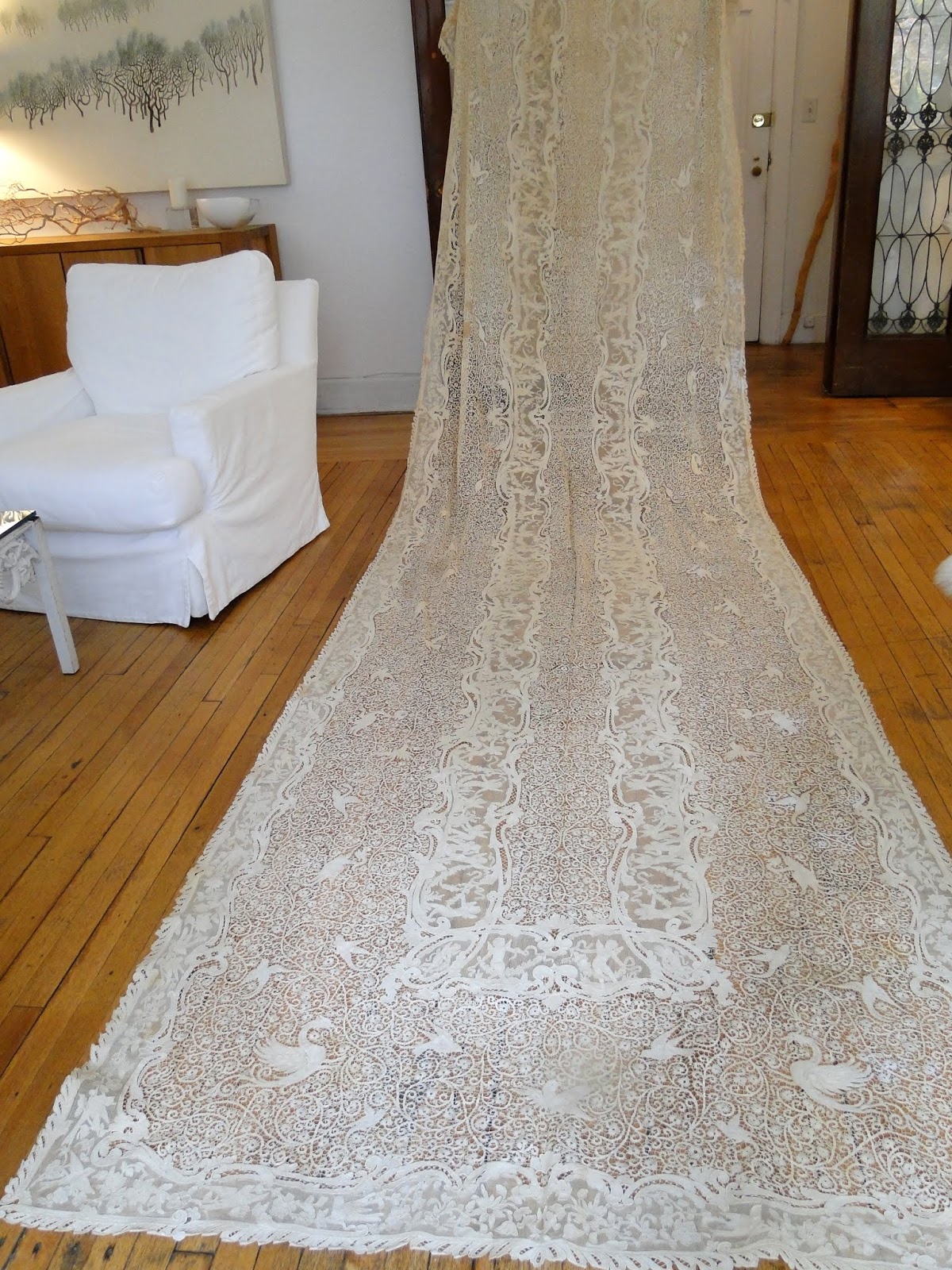 Buyer & Seller of Antique Lace, Fine Linens, Vintage Clothing, Haute