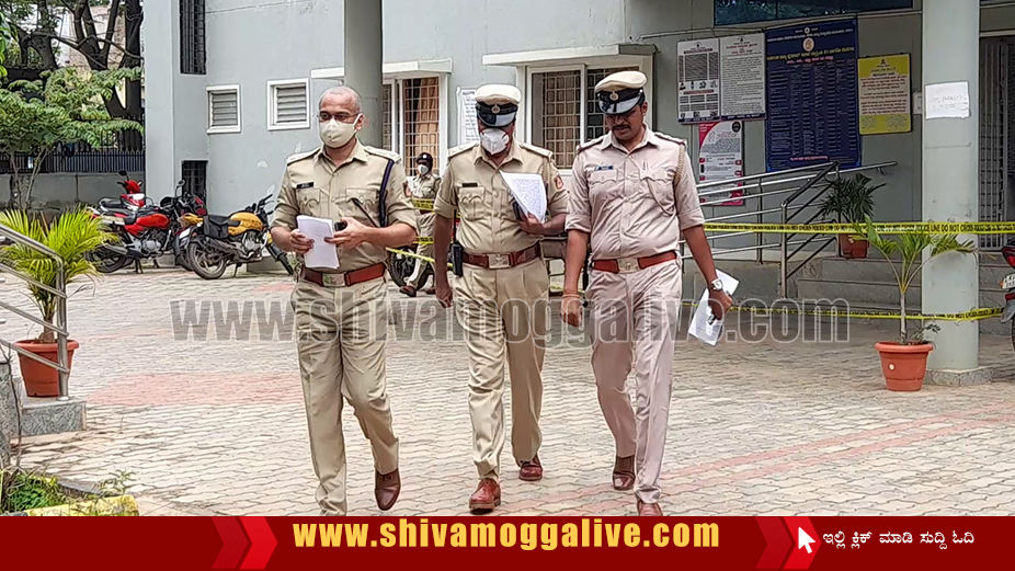 ಶಿವಮೊಗ್ಗದ ನಡು ರಸ್ತೆಯಲ್ಲೇ ಚಾಕು, ಭರ್ಚಿ ತೋರಿಸಿದ ಯುವಕರು, ಅಟ್ಟಾಡಿಸಿ ಹಿಡಿದ ಜನರು 11 Jayanagara%2BPolice%2BStation1