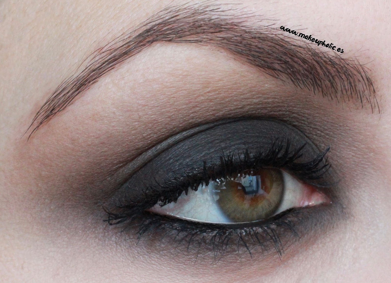 Makeupholic.es MAQUILLAJE DE OJOS PASO A PASO OJOS AHUMADOS EN NEGRO