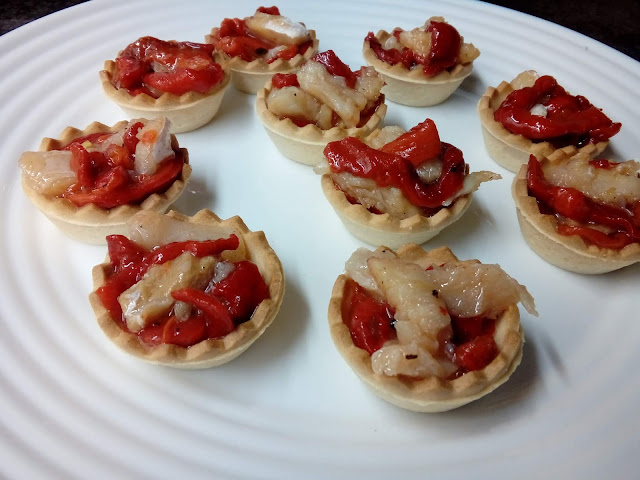 Minitartaletas de bacalao con pimientos