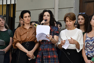 "Esperamos un fallo contundente", aseveraron, mientras gritaban "No nos callamos más" en las puertas de la UFEM.