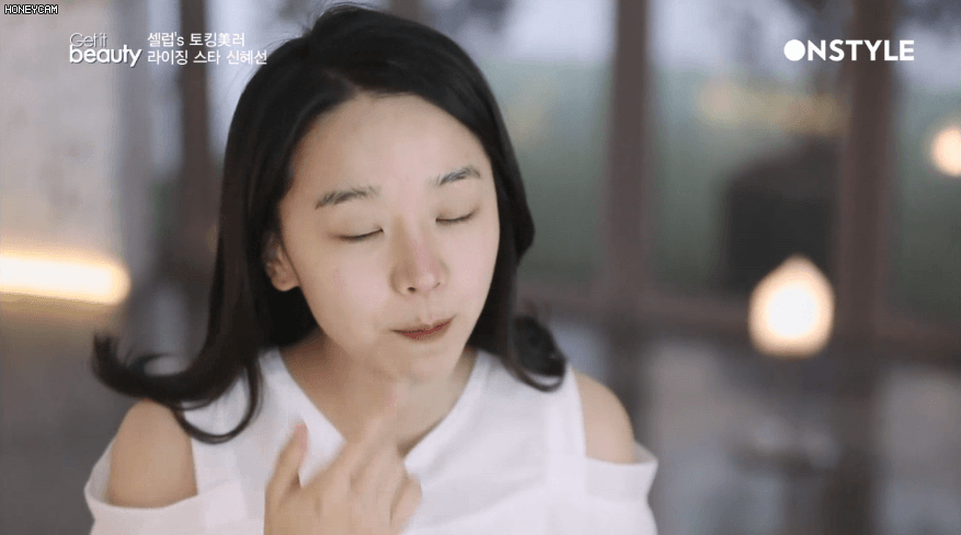 세수하고 메이크업하는 신혜선 - 꾸르