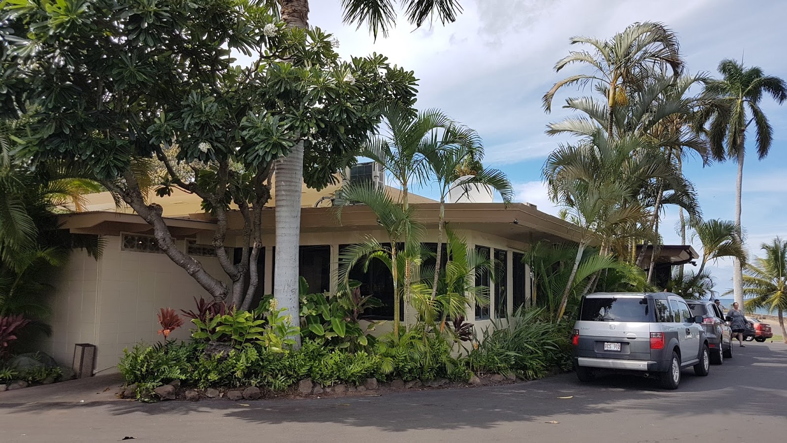 Jeeps Pubs Taverns and Bars Haleiwa Joe's Seafood Gill (Haleiwa