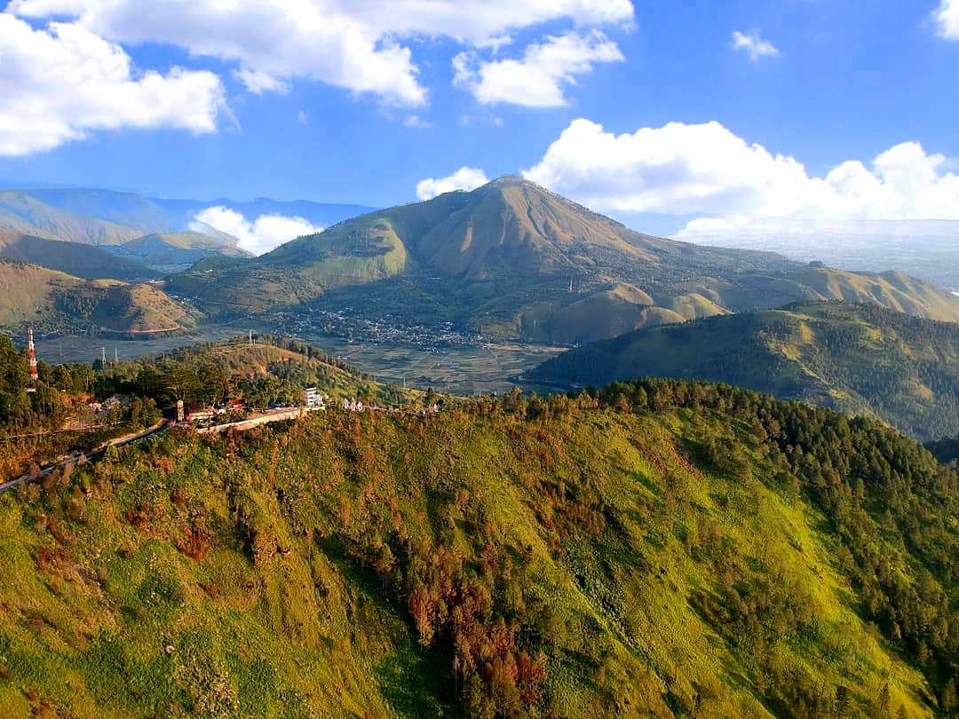 Pusuk Buhit, Gunung di Samosir Seperti Negeri di Atas Awan - Pariwisata