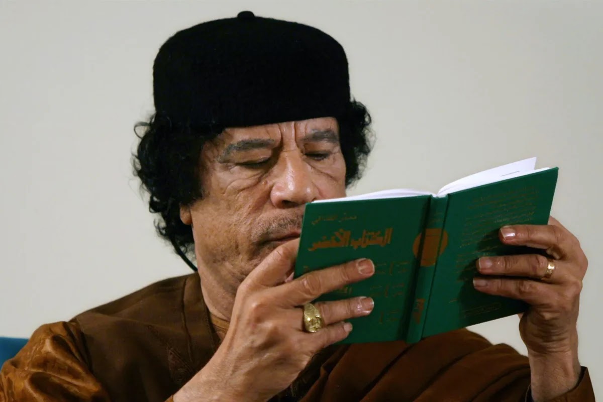 قصة "الكتاب الأخضر" الذي أصبح "القرآن الثاني" لليبيين