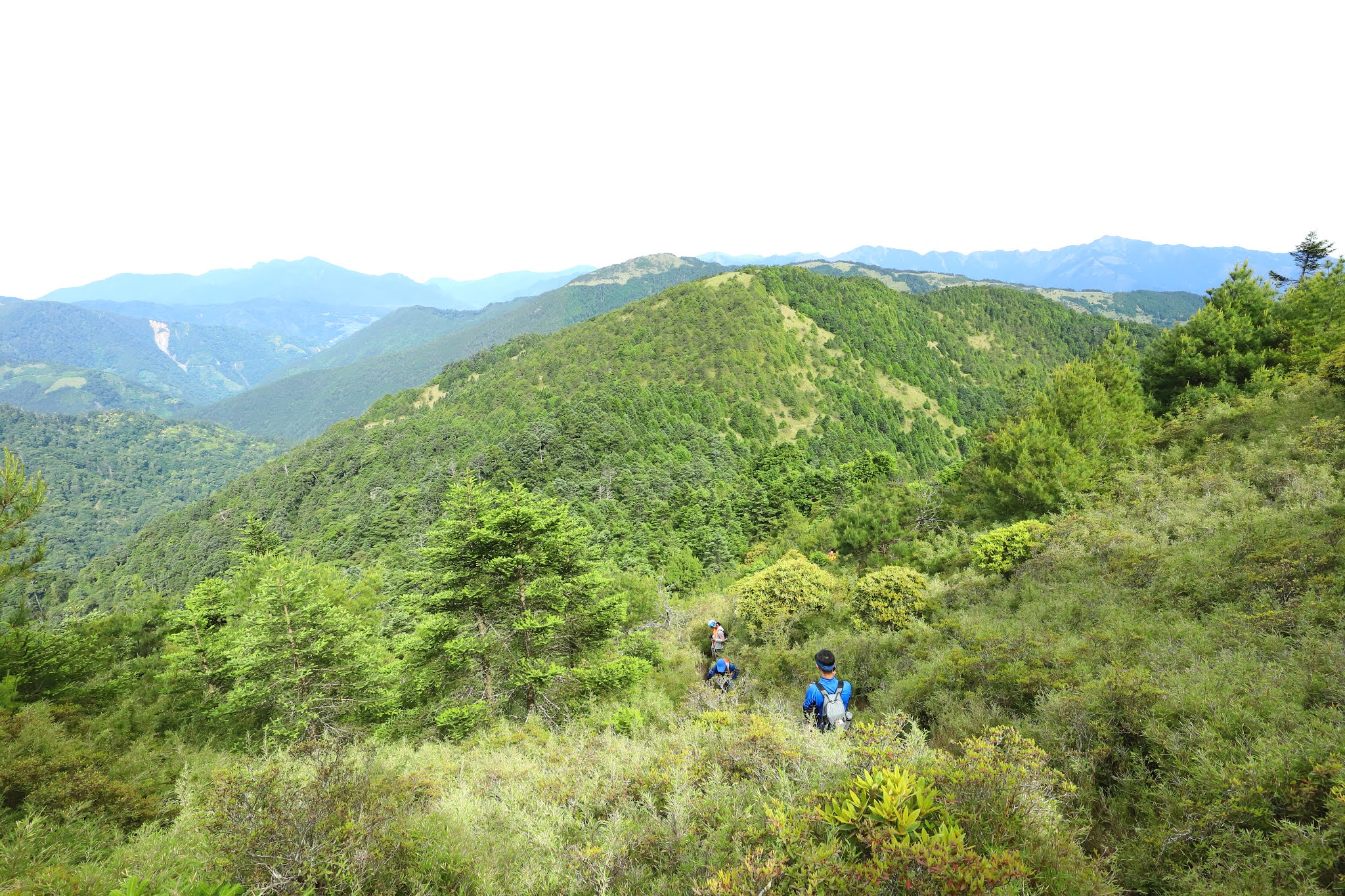 回望人待山與人待山北峰