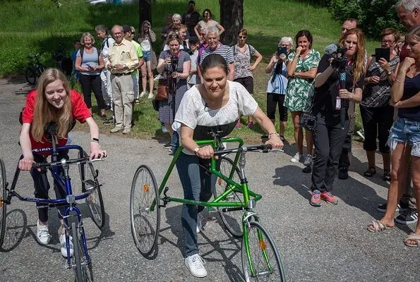 Crown Princess Victoria visited Engesbergs Camping and Stugby in Gävle. Engesbergs Camping is a family campsite