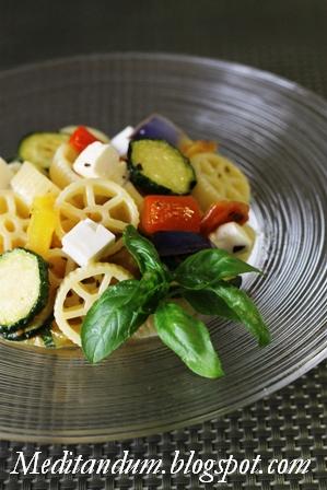 insalata di ruote con verdure e feta 