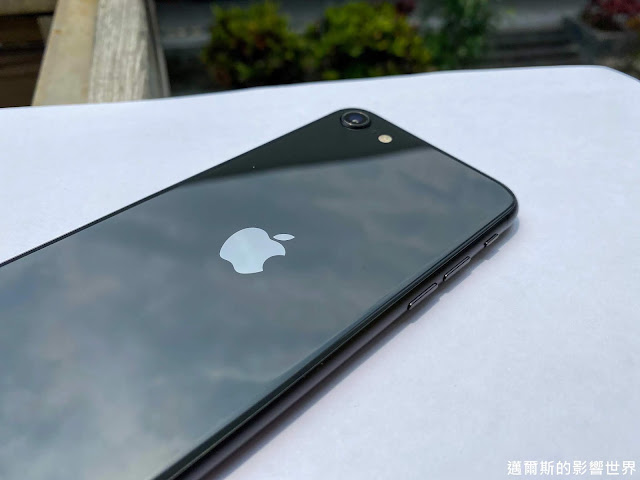 iPhone SE2 【開箱】iPhone SE2 |當傳聞悄悄現身