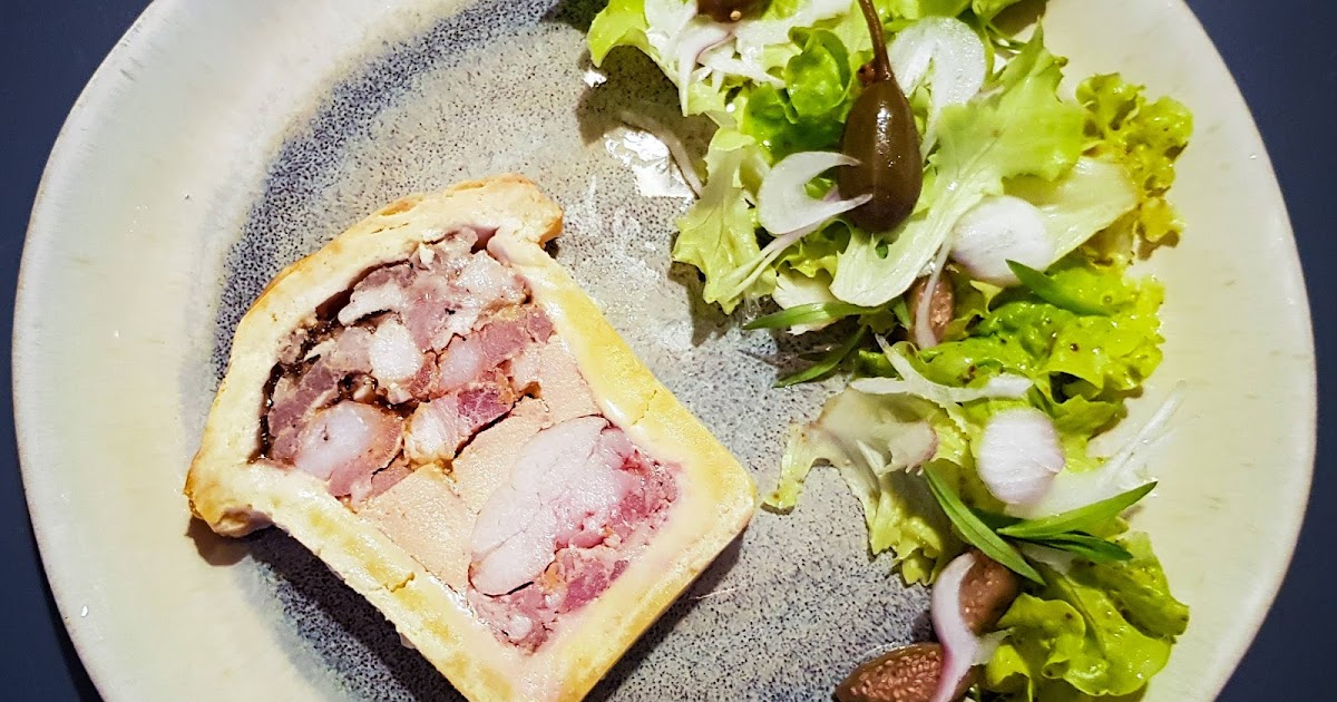 Pâté en croûte terre mer, ris de veau, foie gras et langoustines