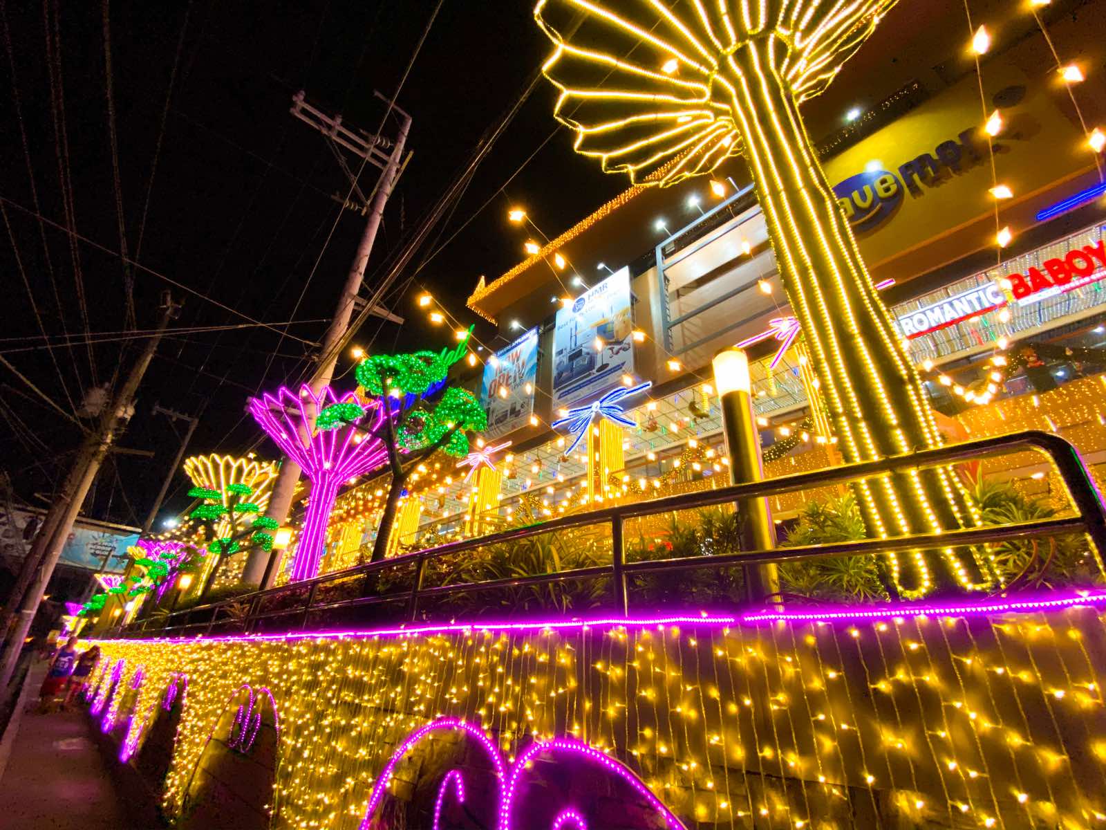 XentroMall brightens Antipolo with Christmas lights display Sugarsmile