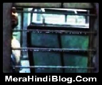 स्टेशन पर खड़ी ट्रेन में लड़की को देखकर अश्लील हरकत - Obscene in train स्टेशन पर खड़ी ट्रेन में लड़की को देखकर अश्लील हरकत - Obscene in train