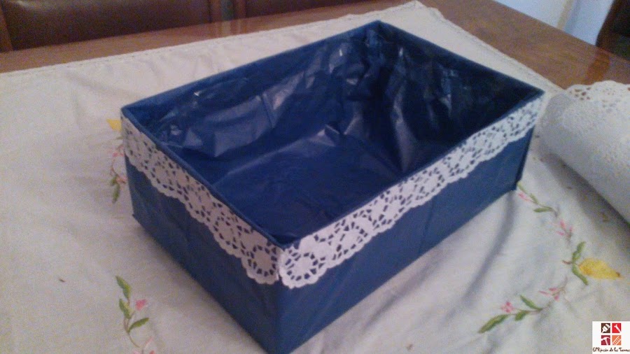 caja de zapatos con blondas