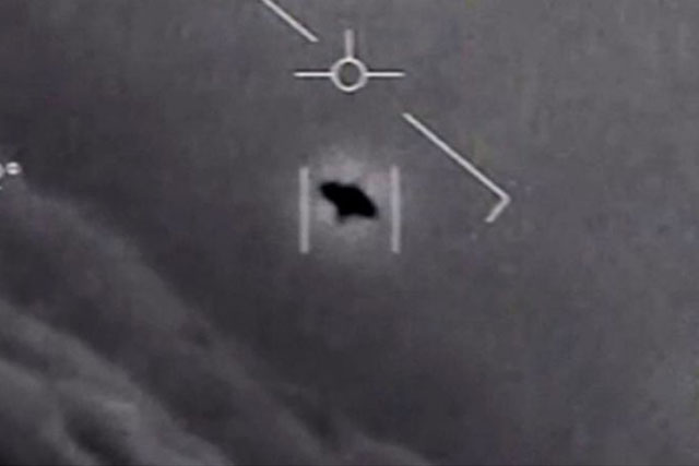 Cựu Tổng thống Obama nói gì về các vụ xuất hiện UFO bí ẩn tại Mỹ?