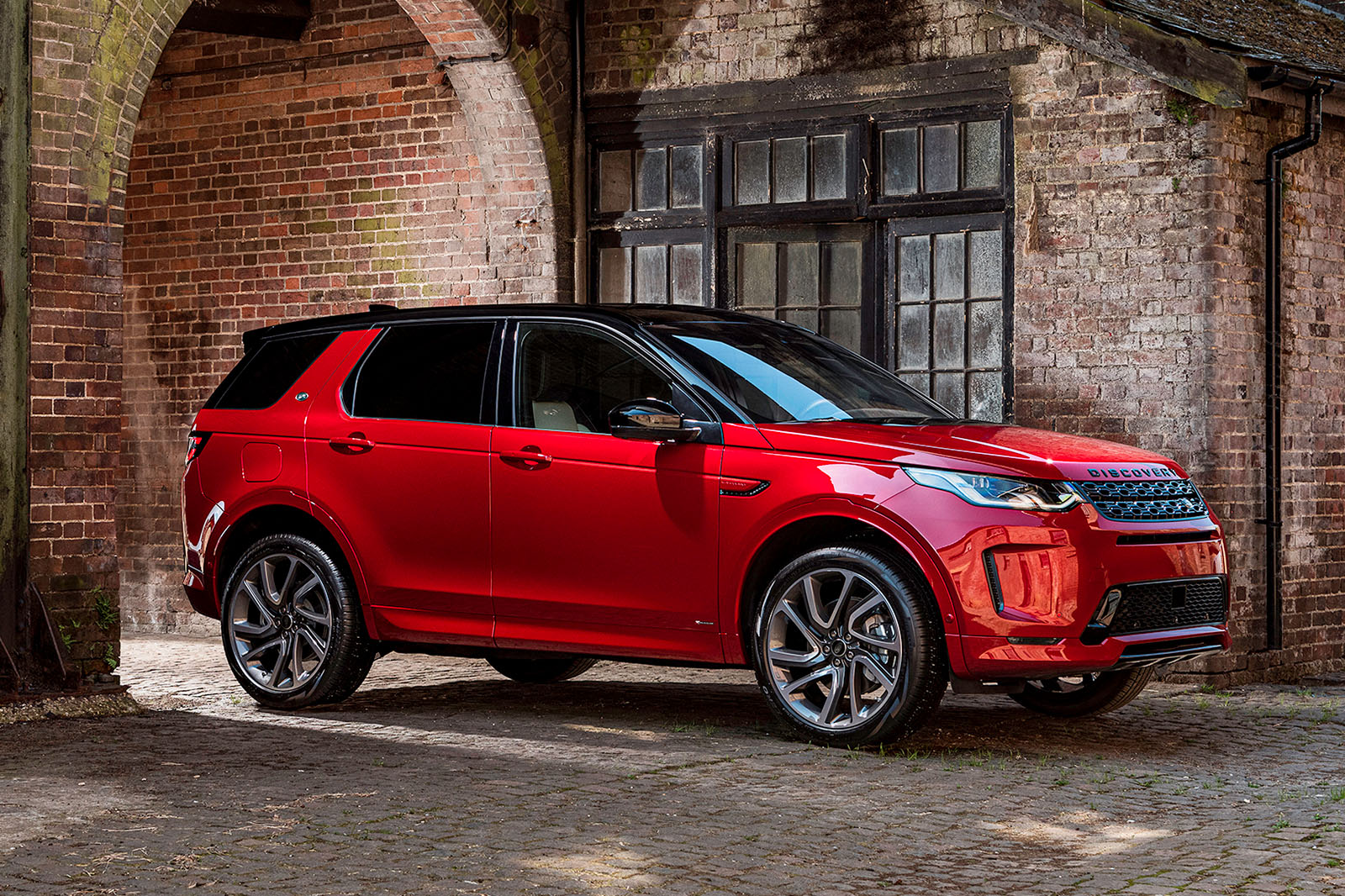 2020 Land Rover Discovery sports, RR Evoque Delivery begins.