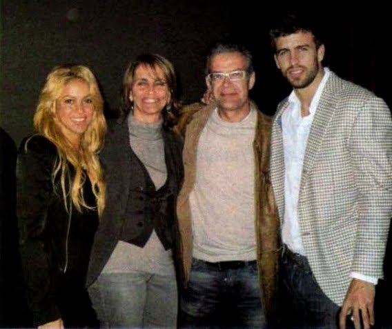 SiempreConshakira: Shakira junto a los padres de Piqué