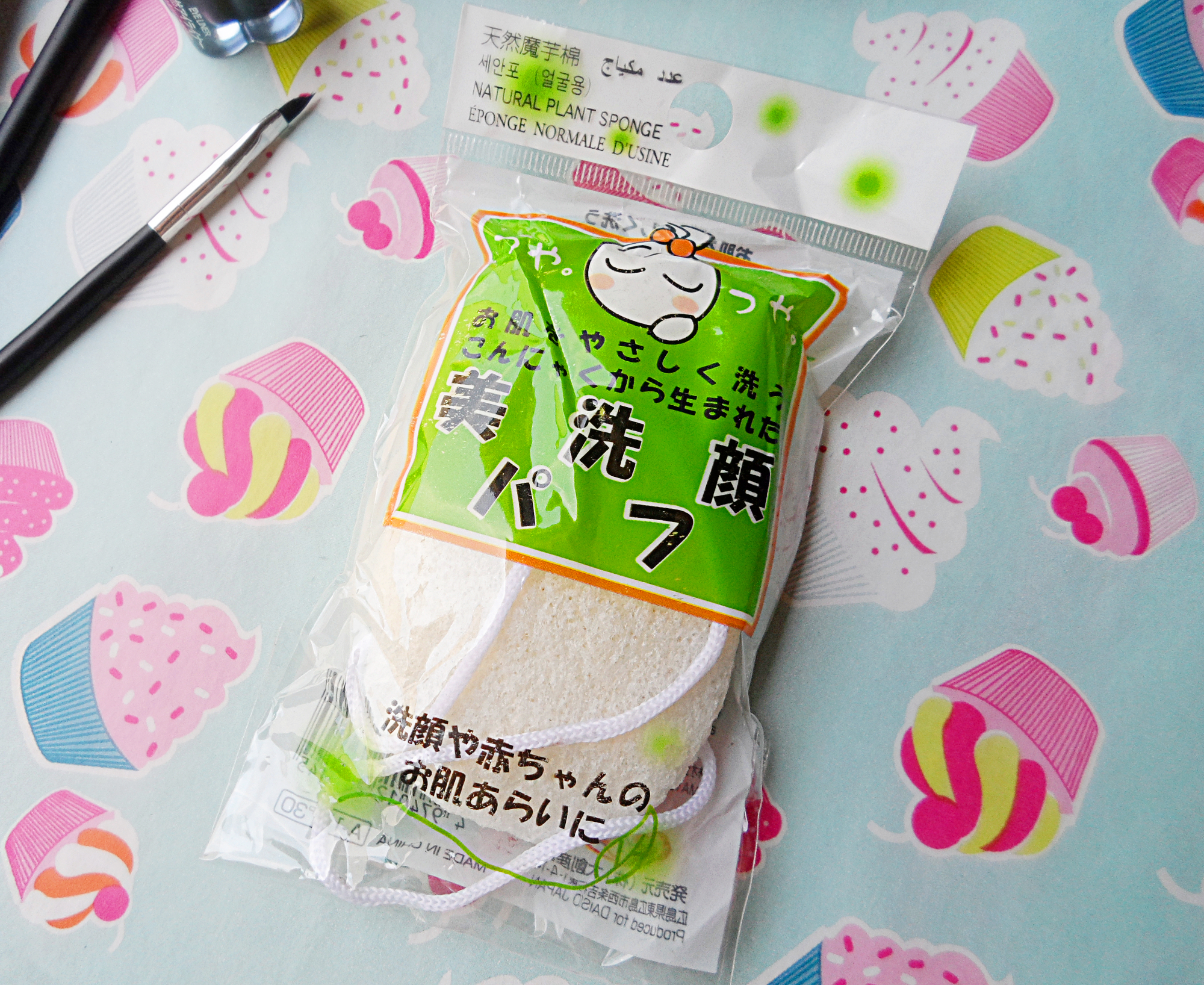 a soft, and gentle facial sponge made from natural konjak plant, a detail review with pictures and impressions by blogger