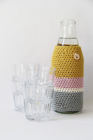 crochet, waterfles, cover, gehaakte waterfles, fles opleuken, drops cotton meriono uni colour, glazen fles