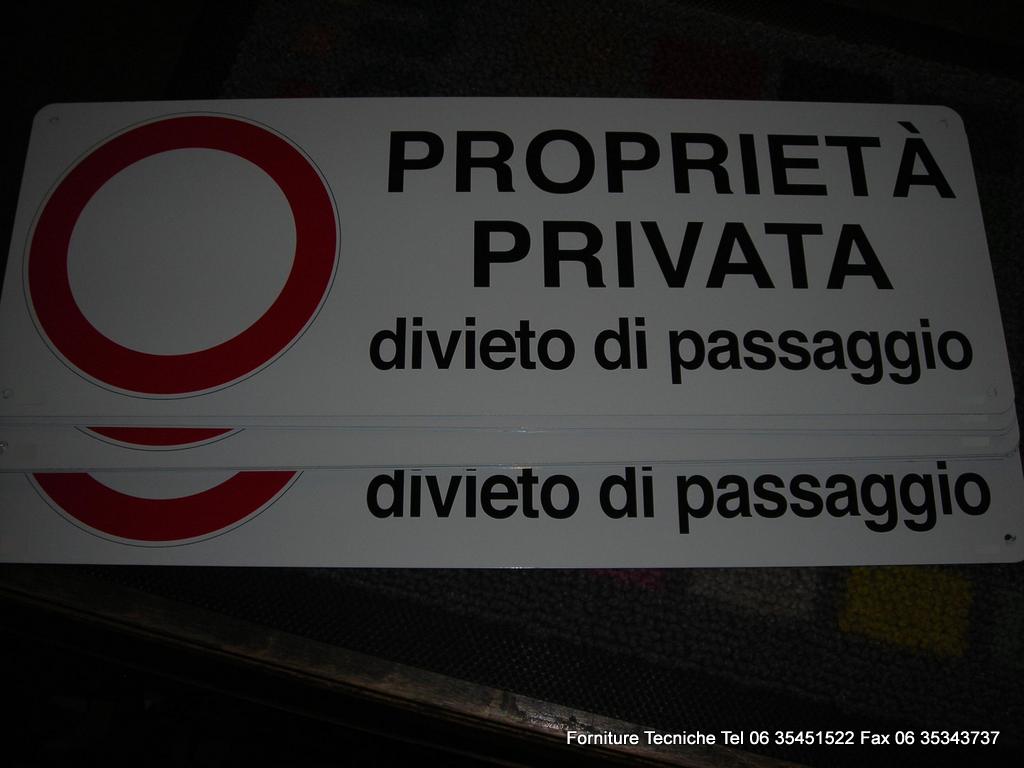 Antinfortunistica ROBERTI Strada Privata o Pubblica? Antinfortunistica ROBERTI Strada Privata o Pubblica?