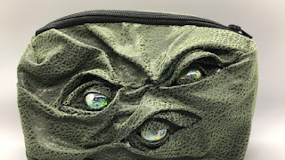 Tampil Unik Dengan Tas Monster Tampil Unik Dengan Tas Monster