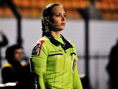 Resultado de imagem para arbitra de futebol