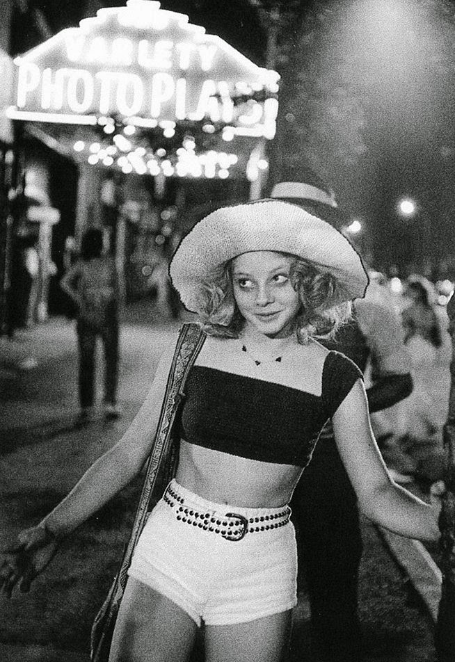 22 Vintage Photos of a Young and Beautiful Jodie Foster on the Set of