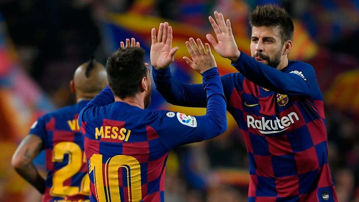 اللاعب بيكيه عن ميسي قرار مغادرته بيده اللاعب بيكيه عن ميسي قرار مغادرته بيده