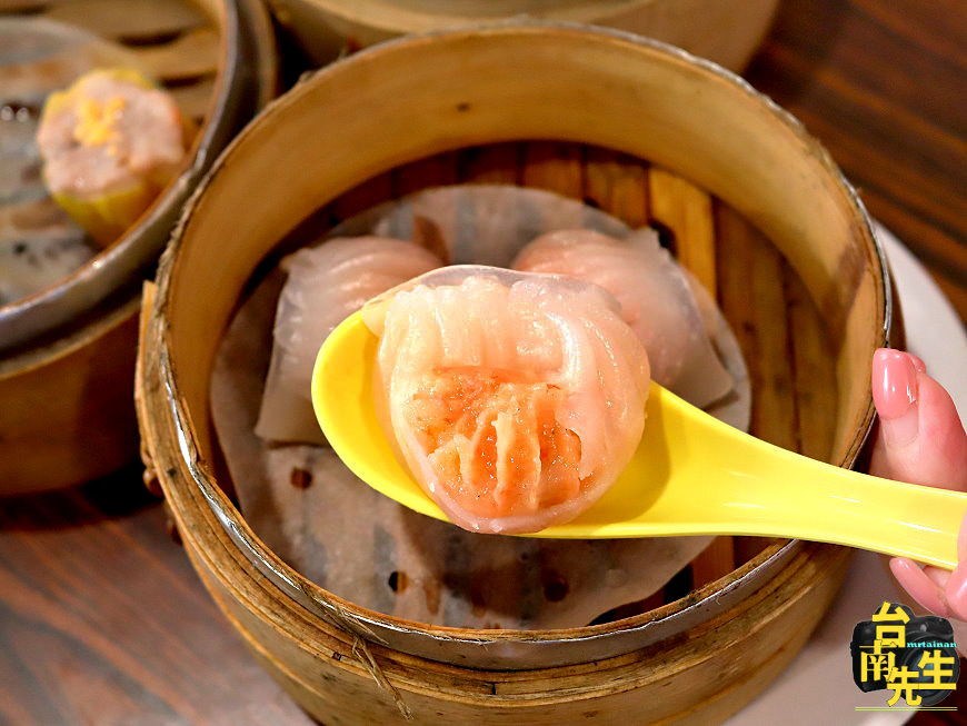 台南平價港式料理/傳承香港師傅手藝/嚴選食材手工自製/價格親民物超所值/午餐晚餐宵夜都吃得到/各式港點禮盒