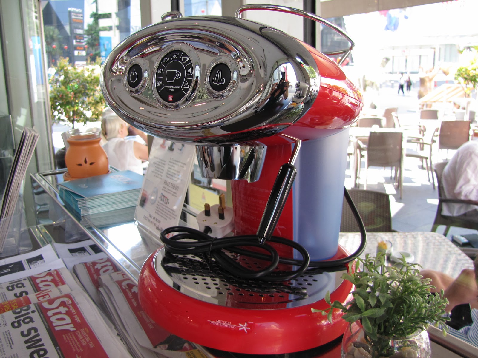 illycrema machine at Espressamente Illy - Picture of Espressamente Illy,  Macau - Tripadvisor