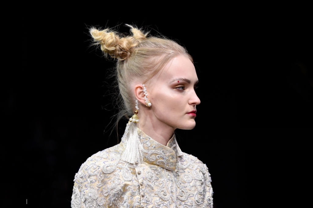 Pics: Guo Pei Spring Summer Couture Collection 2019 at Paris Fashion ...