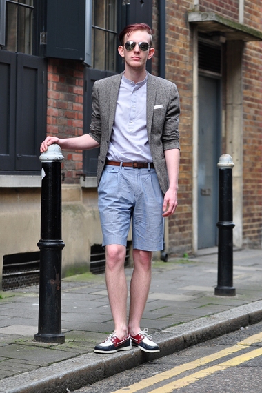 The London Style: Half nautical with blue shorts and boat shoes