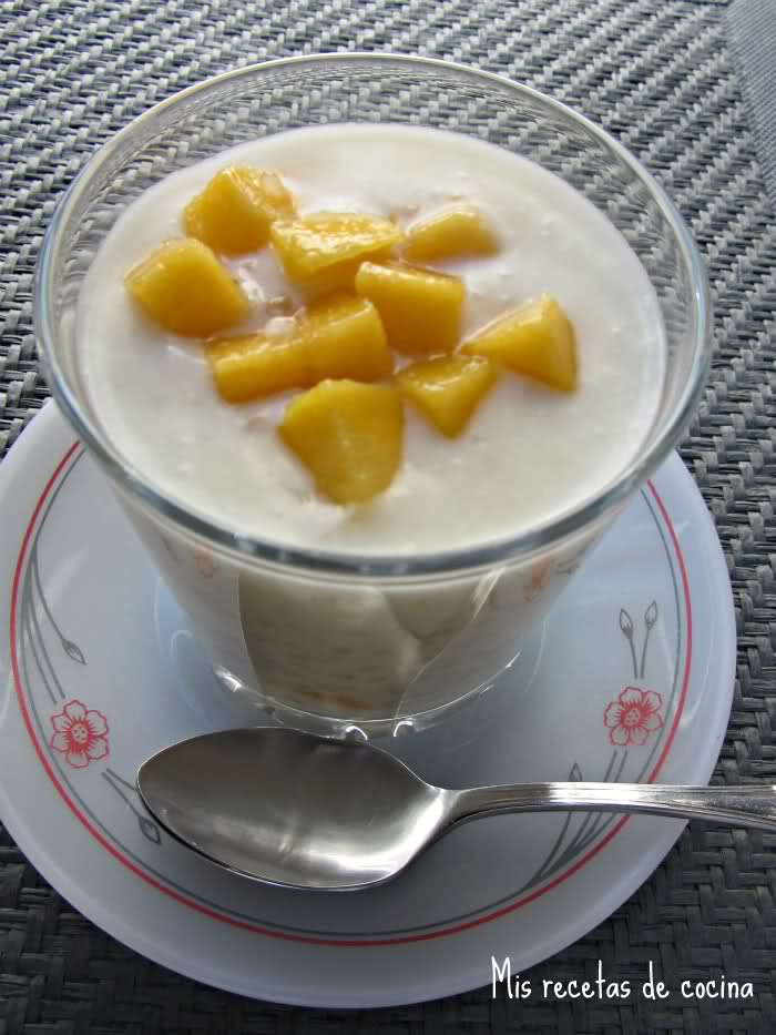 Perlas De Tapioca Con Leche De Coco Y Mango
