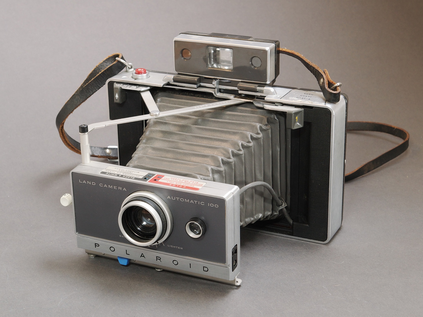 Первый фотоаппарат. Полароид 1963. Первый фотоаппарат Polaroid 1963. Polaroid 100 Land Camera. Polaroid Land Camera Automatic 350.
