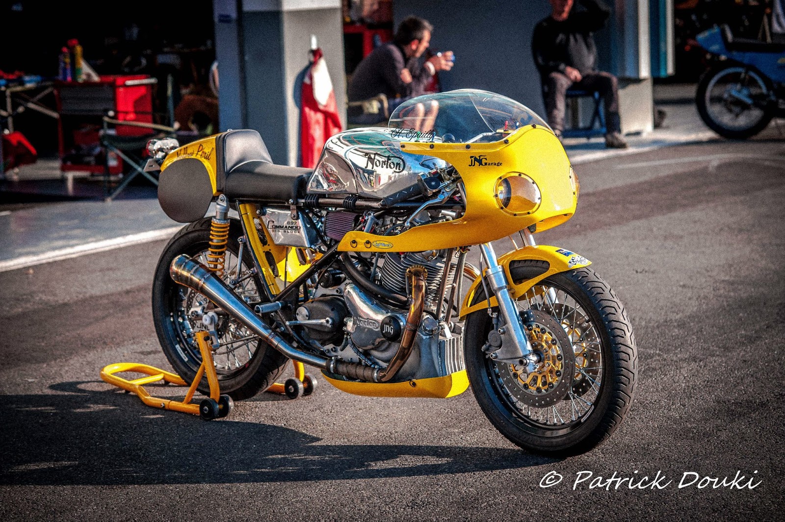 Yellow Pèril Norton Manx RocketGarage Cafe Racer Magazine