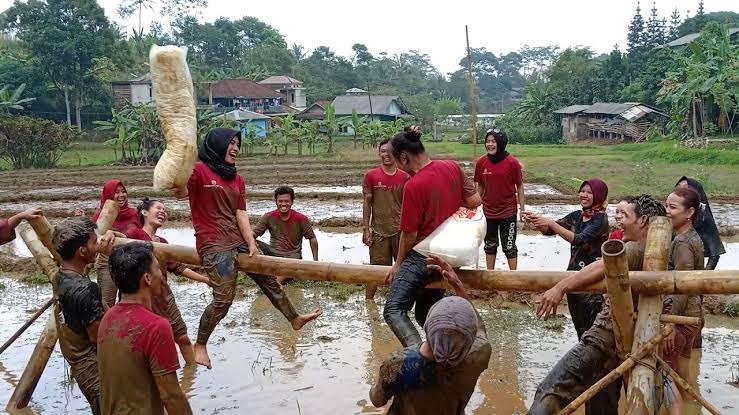 View Villa Sawah Lega Puncak Gif