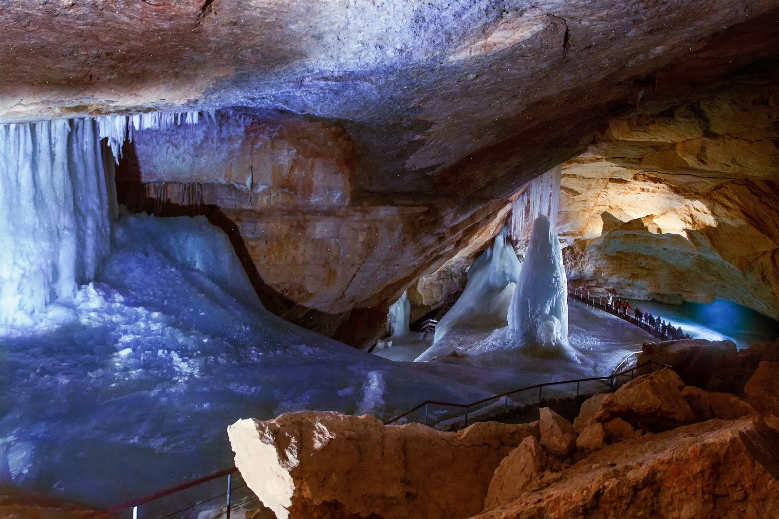 Мамонтова пещера в северной америке. Мамонтова пещера Кентукки. Мамонтова пещера сталактиты. 3. Мамонтова пещера..