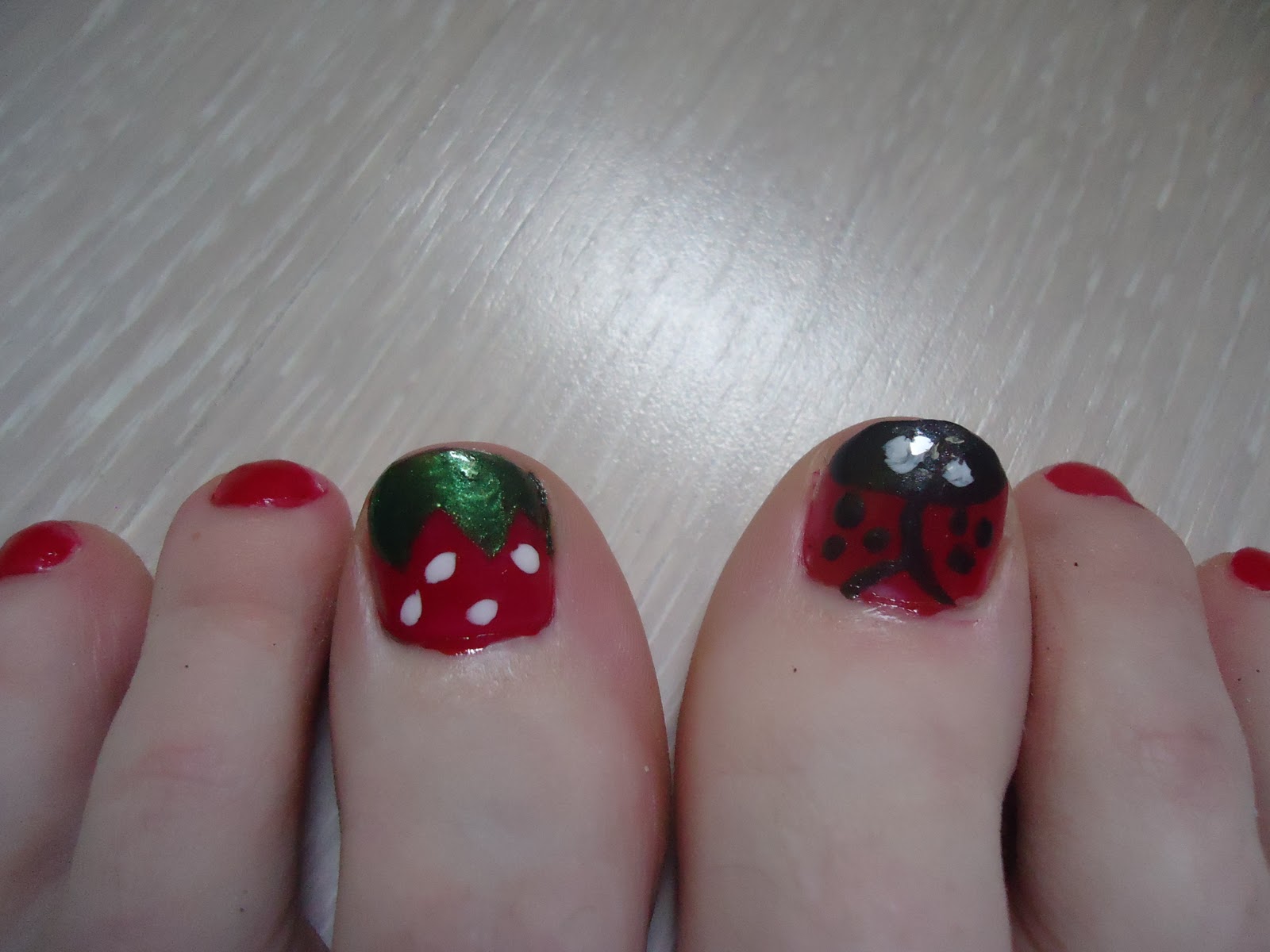 ladybug toe nail art