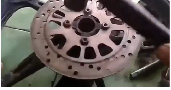 Cara Melepas Baut Keras Bawaan Pabrik Kursus Mekanik Motor