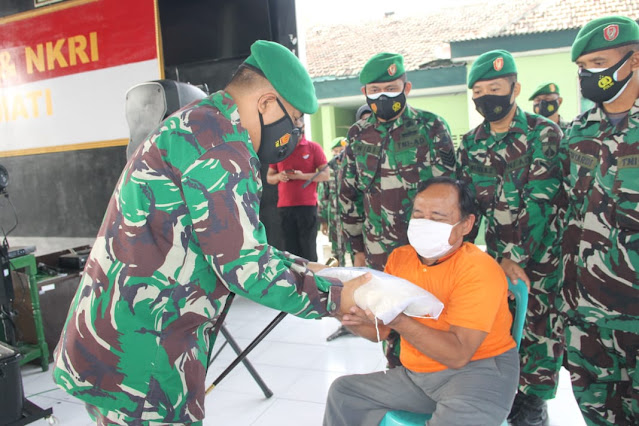 Jelang Idul Fitri Dandim Sragen Serahkan THR dan Tabungan Lebaran Secara Simbolis