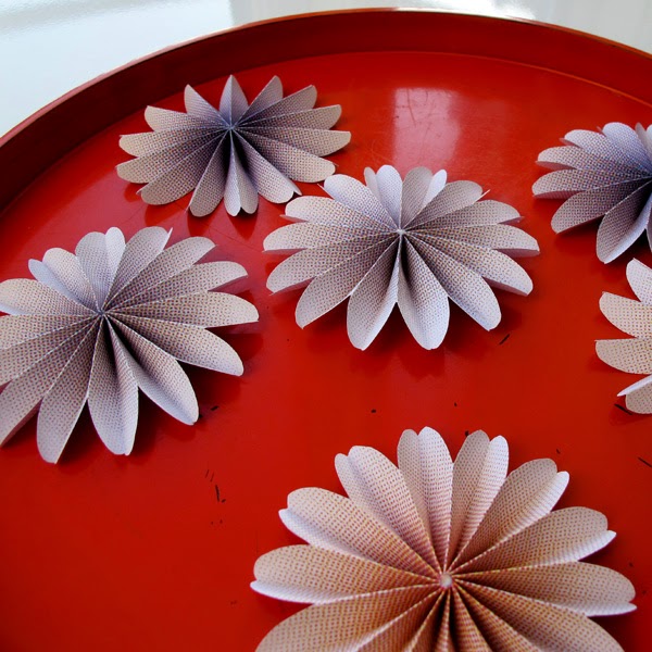 it's a heart heart season Little dip dye flowers for your tree