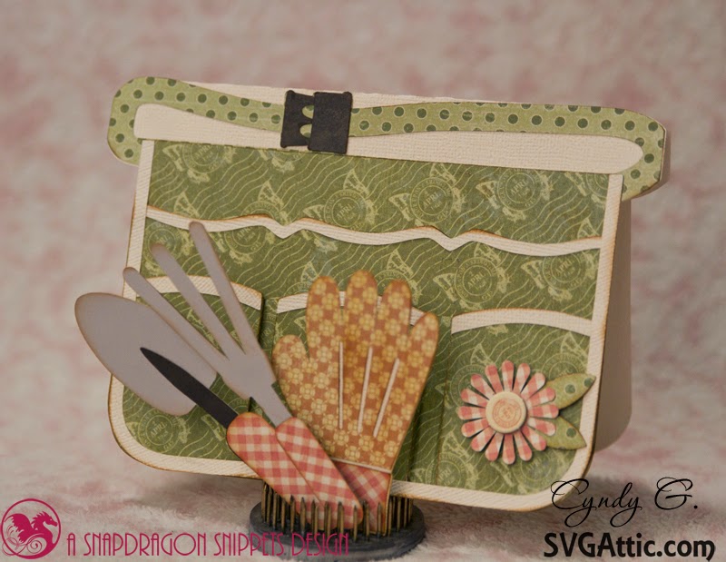 Garden apron card showing removable trowel, rake and glove 