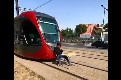    Maroc- 3 ans de prison ferme pour le jeune qui a bloqué le tramway et  2 pour ses complices