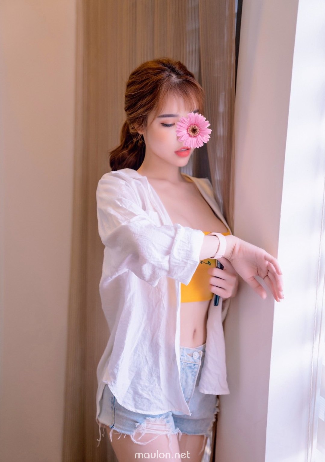 Bên này là 500k, bạn nào muốn vào nhà nghỉ số 9 nhé. MauLon.Net - Ảnh sex Bên này 500k anh có muốn đi nhà nghỉ không?