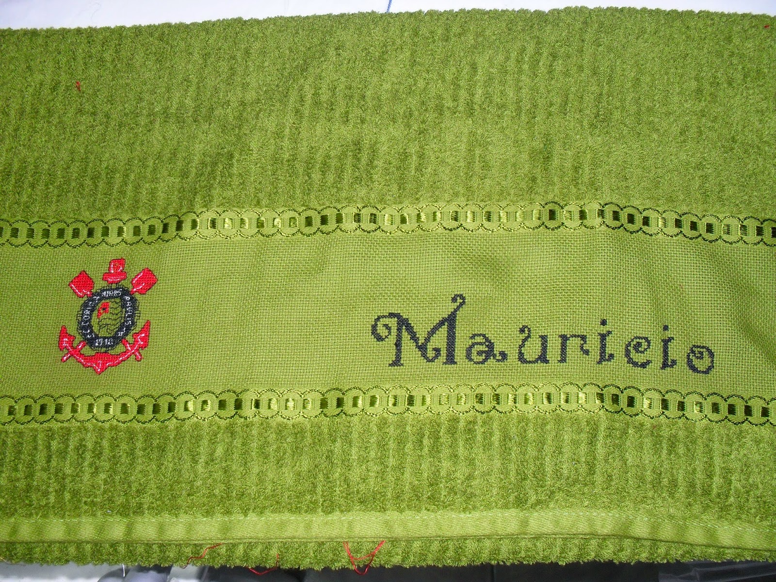 Artes e Riscos: Nome "Maurício" e Emblema do Corinthians em Ponto Cruz