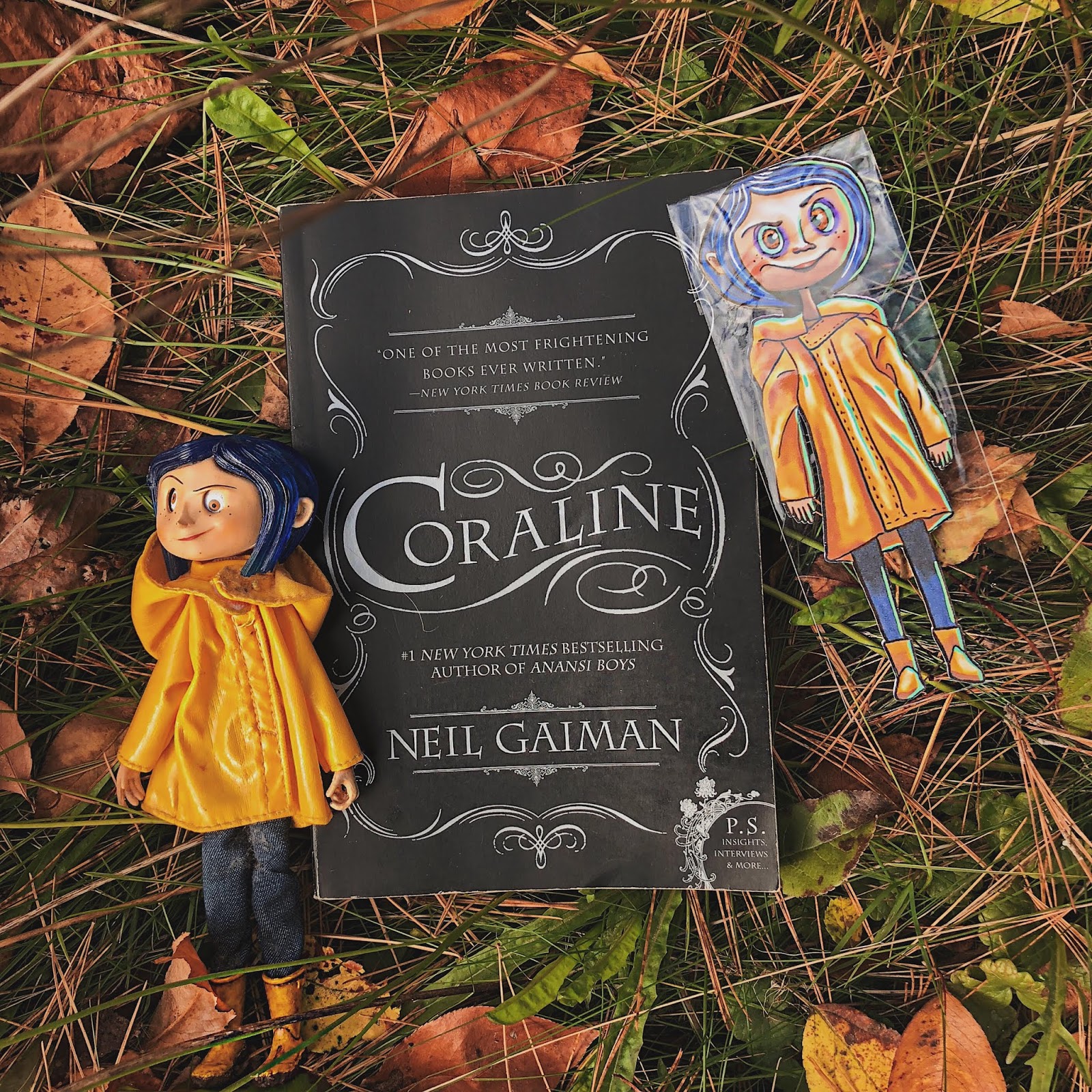 Heather's Reading Hideaway [Book Review] Coraline by Neil Gaiman