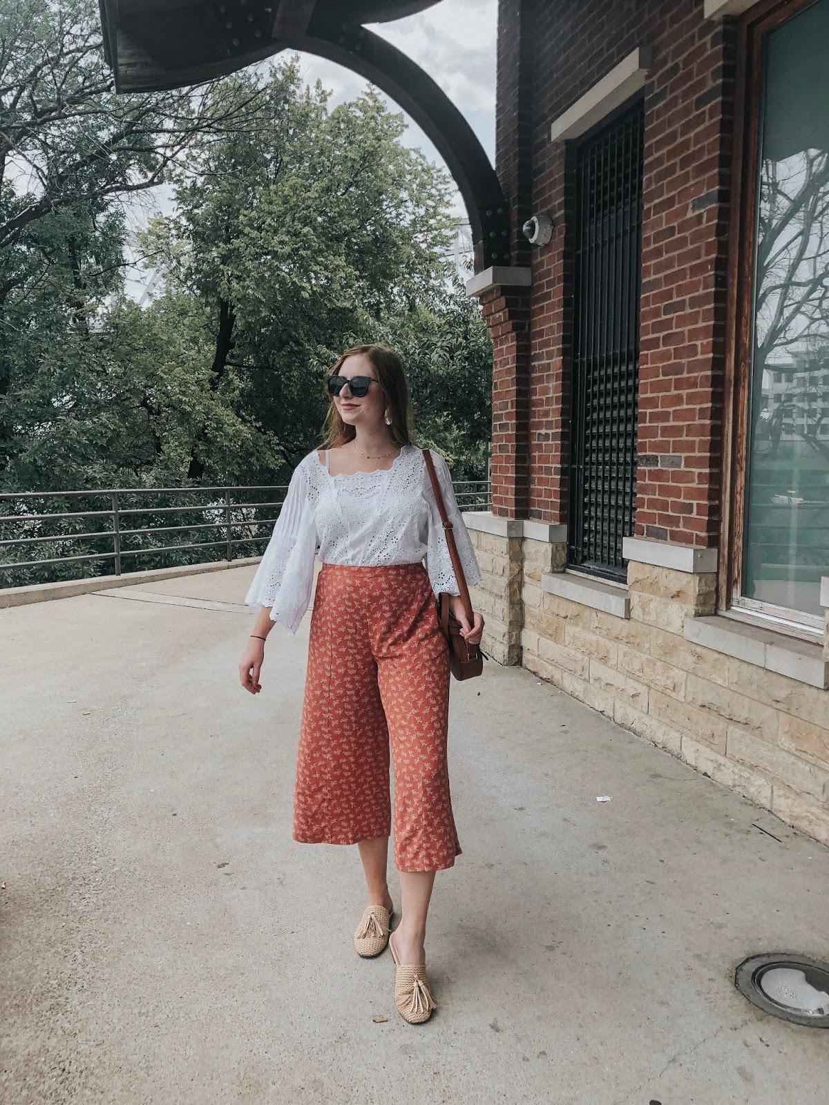 Nashville Travel Guide: My Stay at Omni Nashville Hotel Outfit Look for Nashville Featuring American Eagle culottes and white eyelet top.