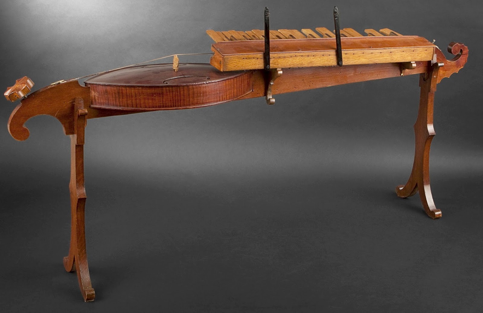 Полка с музыкальными инструментами. Инструменты из дерева. Покраска музыкальных инструментов. Музыкальные инструменты и мебель. Арфа старинная.