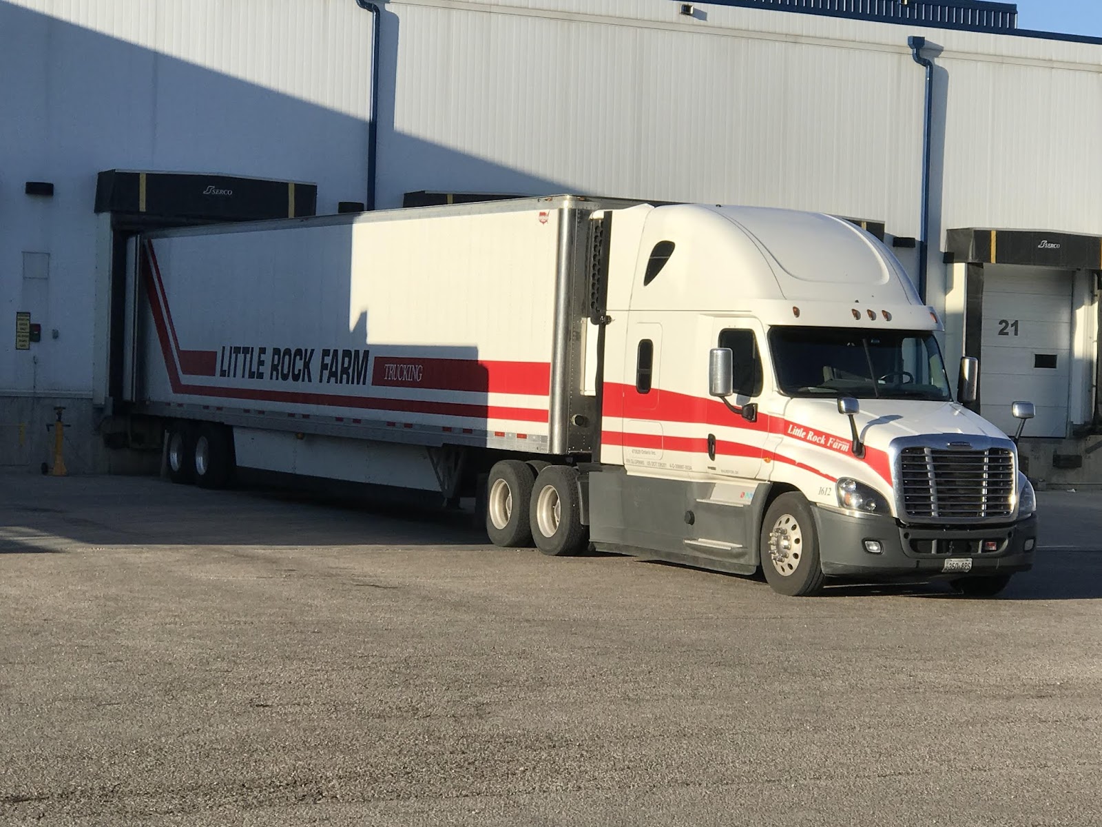 Little Rock Farm Trucking Solicita 12 Conductores De Camión De Larga Distancia O Trailer