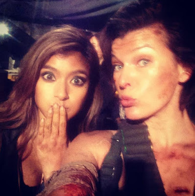 Photo of Milla Jovovich and Rola on the set of Resident Evil The Final Chapter