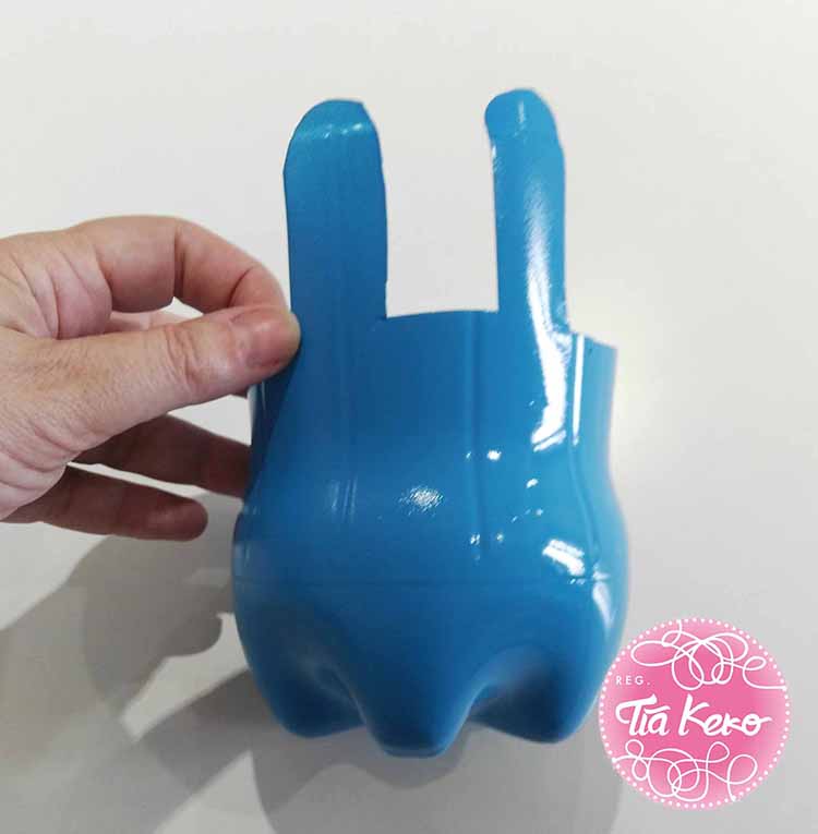 monstruo-con-botella-de-coca-cola